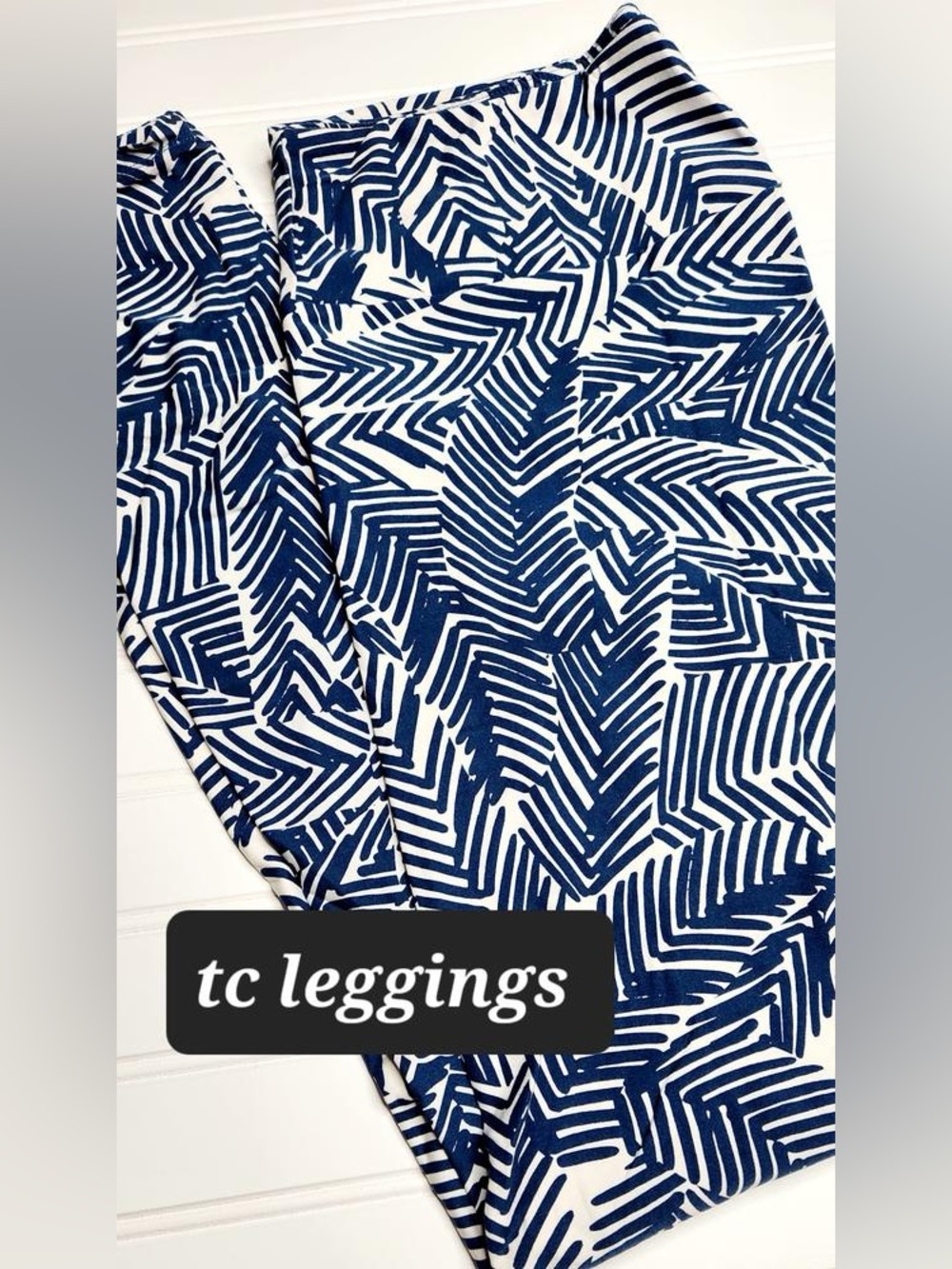 LuLaRoe | TC Navy Blue & White Print Leggings